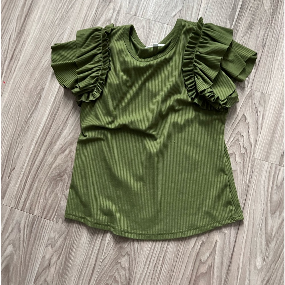 NWOT Ruffled top - Picture 2 of 7